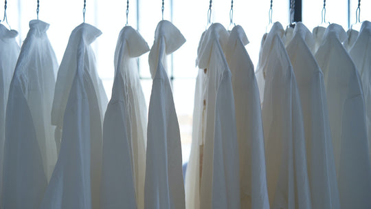 7 Styling Tips for Men Wearing Casual Cutaway Collar White Shirt